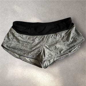 Lululemon Speed Up Short Awaken 2.5", Size 12